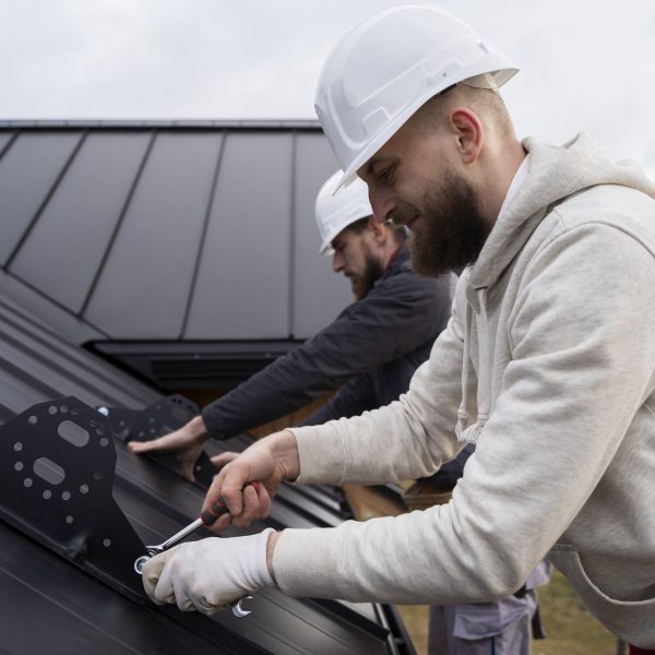 Roofing Business Management: How to Juggle Jobs, Teams & Invoices?