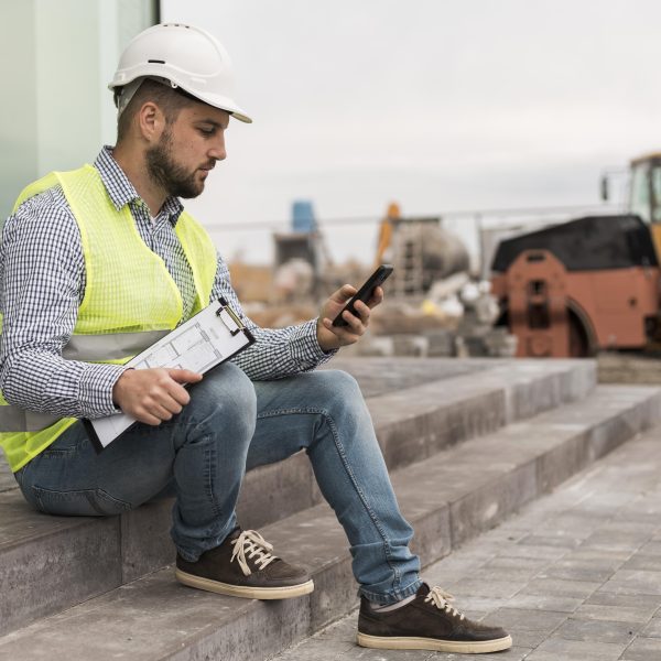 How a Mobile App Helps Pool Techs Work Smarter in the Field?